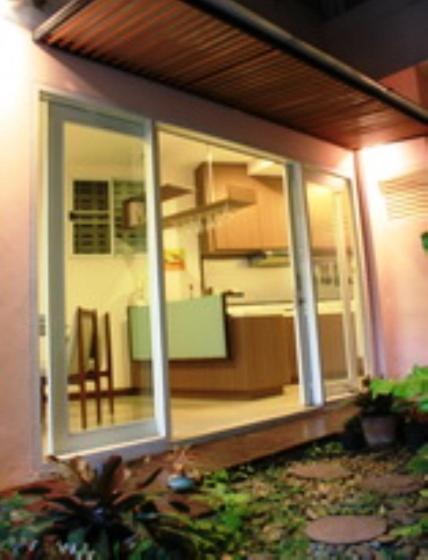 Baan Manusarn Bangkok Buitenkant foto